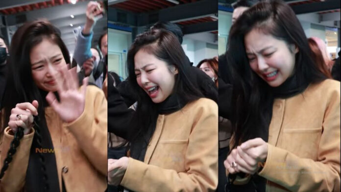 Tuy nhiên, khi lượng fan càng ngày càng đông, nữ thần tượng đã thay đổi biểu cảm.