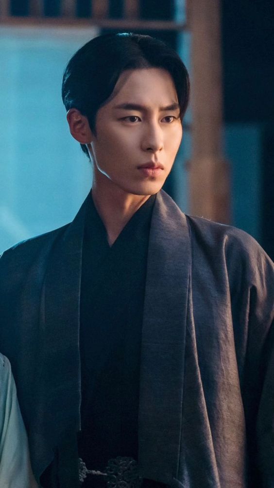 Lee Jae Wook lên đời sau khi đóng chính 2 phần Hoàn Hồn, đặc biệt được yêu thích khi đóng cặp với Go Yoon Jung. (Ảnh: Internet)