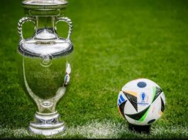 Quả bóng thi đấu chính thức của Euro 2024 cùng với chiếc cúp vô địch (Ảnh: Internet)