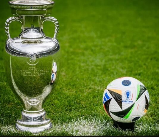 Quả bóng thi đấu chính thức của Euro 2024 cùng với chiếc cúp vô địch (Ảnh: Internet)