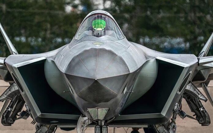 Tiêm kích tàng hình J-20 Trung Quốc: Kẻ thách thức F-35 Mỹ hay chỉ là ‘hổ giấy’? (Nguồn: Internet)