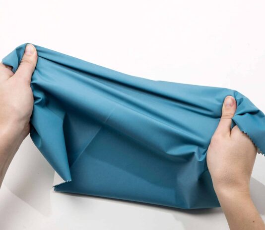 Vảy nylon trong nội thất: độ bền và độ co giãn cao, có tính kháng ẩm tốt, sở hữu bề mặt sáng bóng (ảnh: Internet)