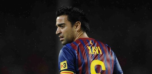 Xavi mang áo số 6 ở Barcelona (Ảnh: Internet)