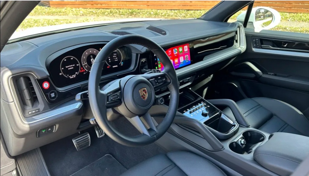 Khoang lái của xe Porsche Cayenne 2024 (Ảnh: Internet)
