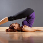 Yoga có thể giúp tránh bị táo bón (Ảnh: Internet)