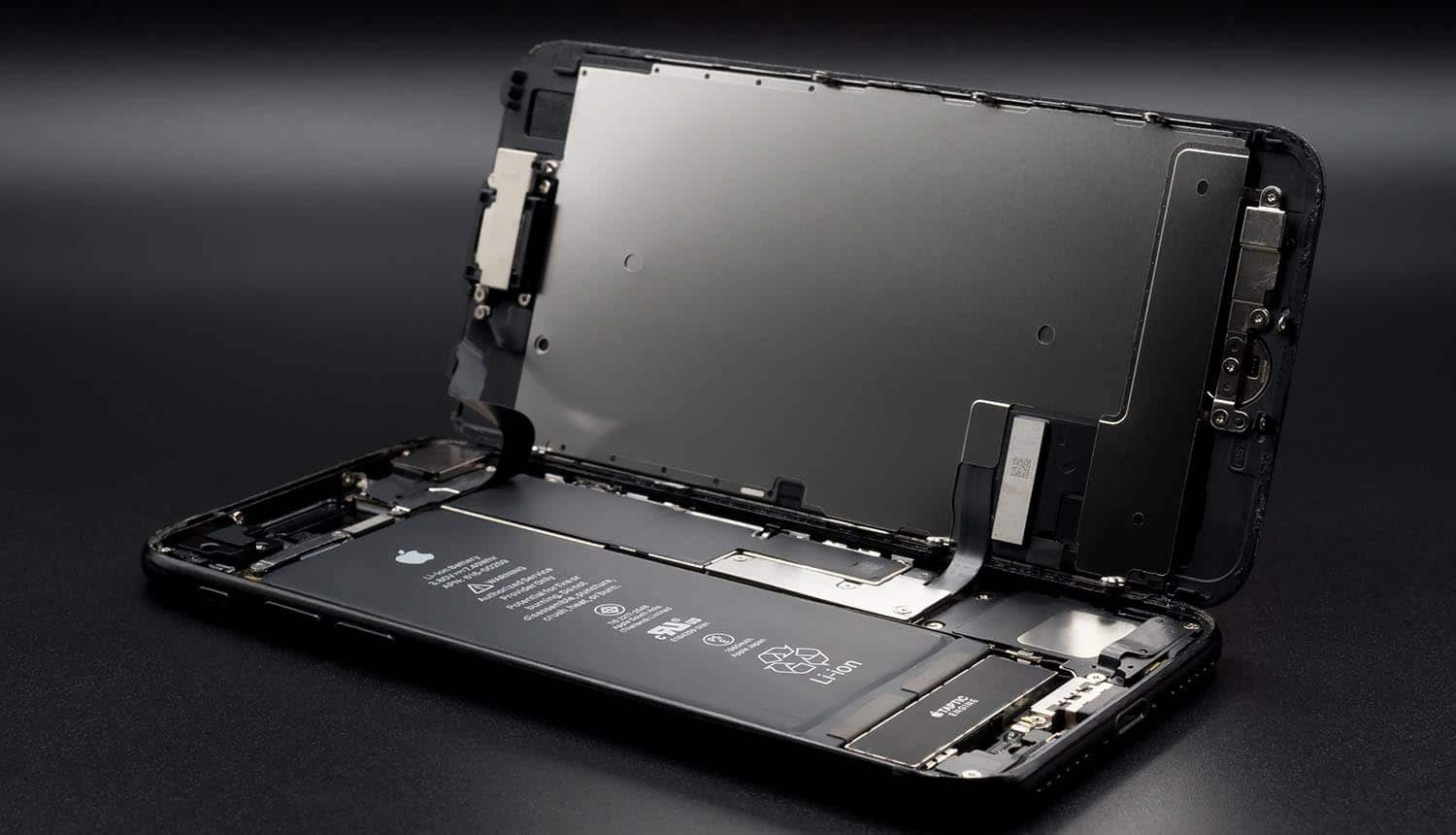Apple tiêu hủy các thiết bị hoạt động tốt nhằm giảm nguồn cung thiết bị cũ trên thị trường (Ảnh: Internet)