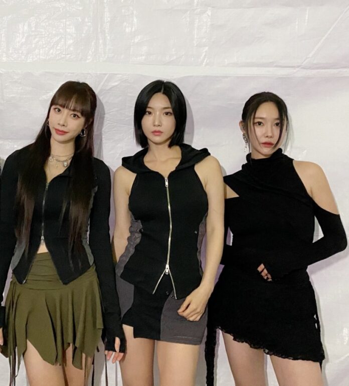 Nhóm nhạc nữ còn lại các thành viên Minyoung, Eunji và Yuna (Ảnh: Internet)