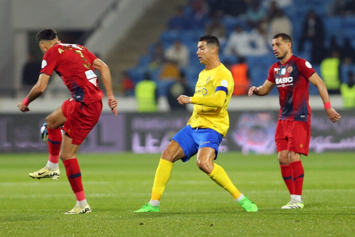 Ronaldo được tung vào sân để nuôi hi vọng có được bàn thắng (Nguồn: Internet)