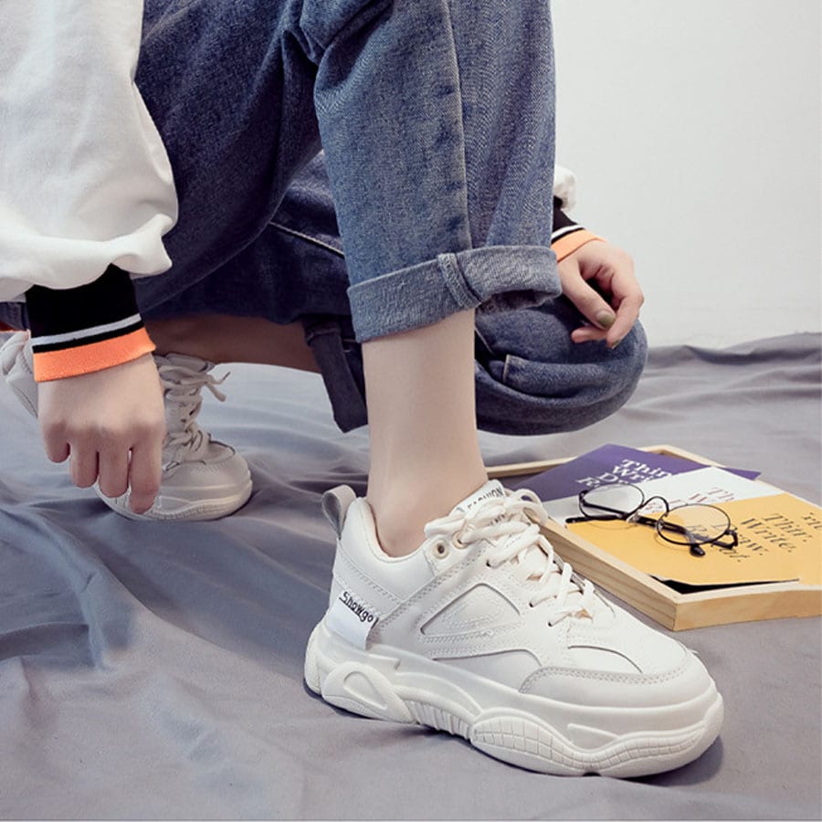 Giày sneaker chunky - biểu tượng của sự tự tin và phong cách cá nhân (Nguồn: Internet)