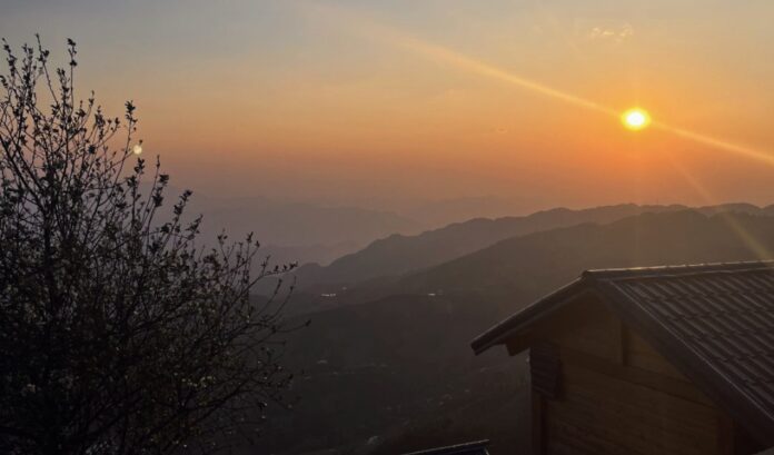 View hoàng hôn từ cà phê Hiên (ảnh: Ngọc Hiền)