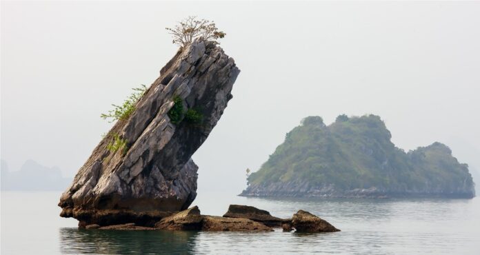 Hòn Con Cóc - Khối đá kì thú giữa Vịnh Hạ Long (Nguồn: Internet)