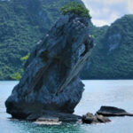Hòn Con Cóc - Tuyệt tác điêu khắc của tạo hóa giữa biển trời Hạ Long (Nguồn: Internet)