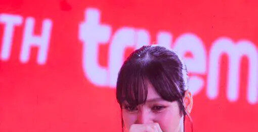 Tại đây, fan Thái còn tinh tế tổ chức sinh nhật muộn cho em út BLACKPINK khiến cô nàng không khỏi xúc động.