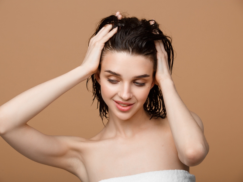 Massage da đầu dưỡng tóc (Ảnh: Internet)