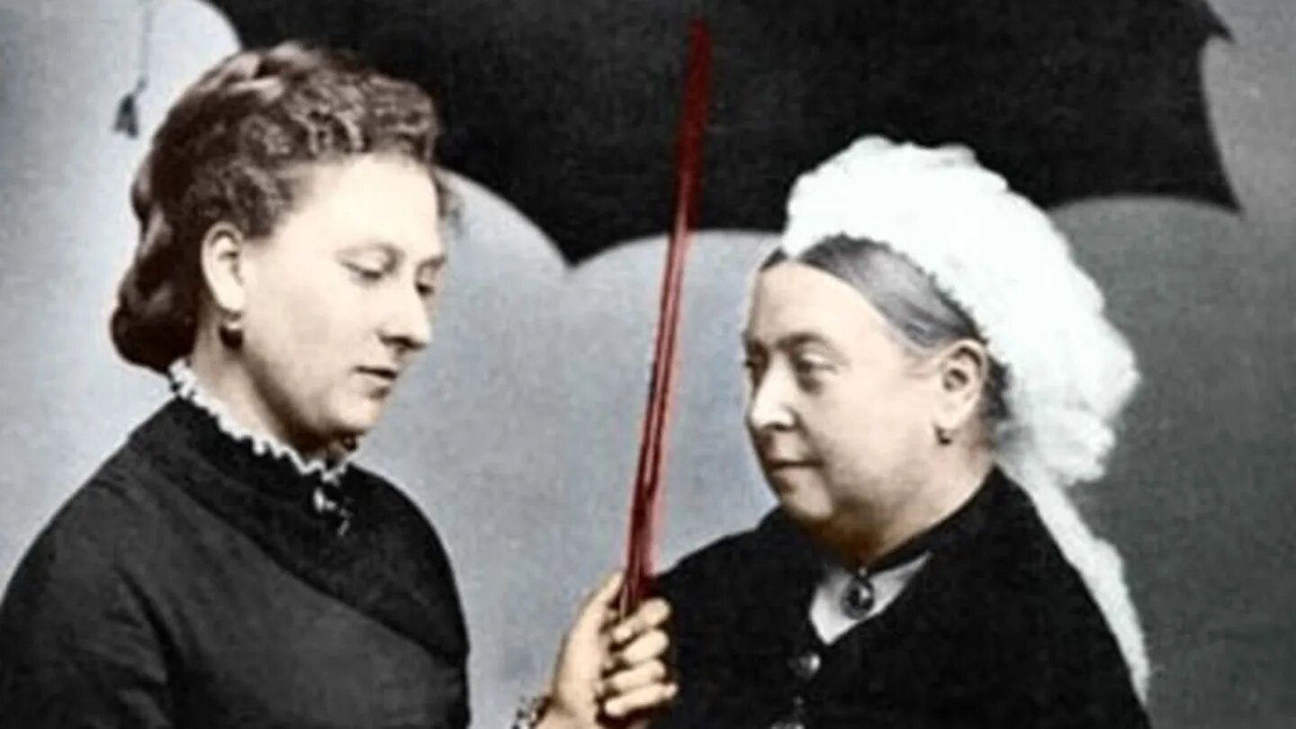 Beatrice cùng mẹ, Nữ hoàng Victoria