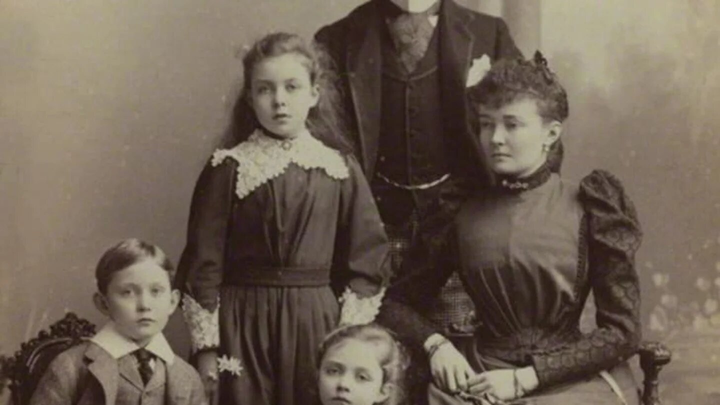Arthur cùng vợ và các con