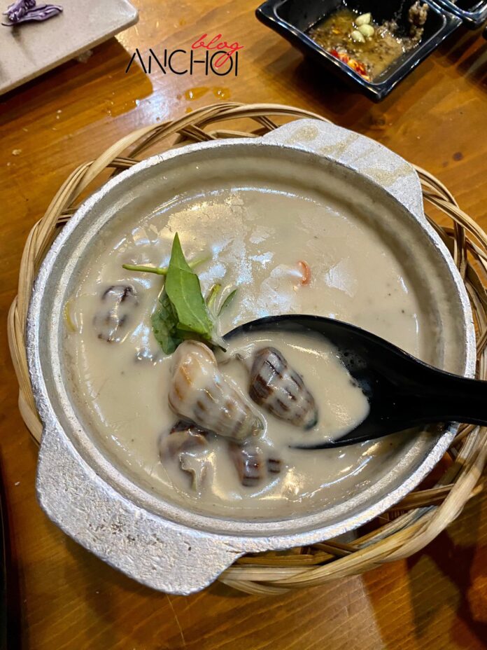 Món ốc len xào dừa tại quán Ốc Ghe Rooftop (nguồn: BlogAnChoi)
