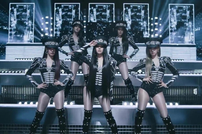 Dù được đông đảo người hâm mộ mong chờ nhưng nhóm nữ nhà CUBE đã bị "soi" MV có phân cảnh và giai điệu tương đồng với những ca khúc khác.