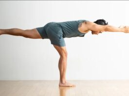 Virabhadrasana III (Chiến binh III với chân đứng cong) (Ảnh: Internet)