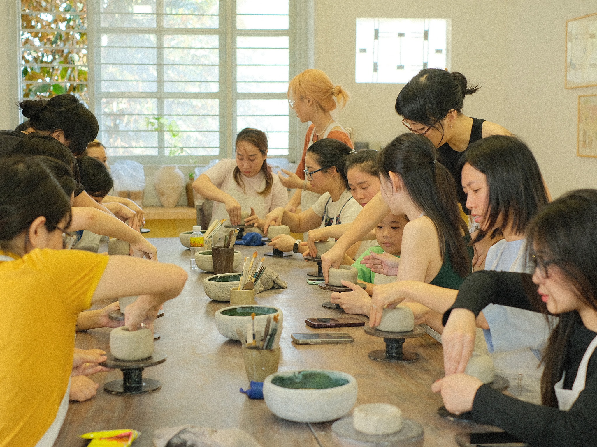 Trải nghiệm 2 workshop làm gốm tại TPHCM được hướng dẫn tận tình và ...