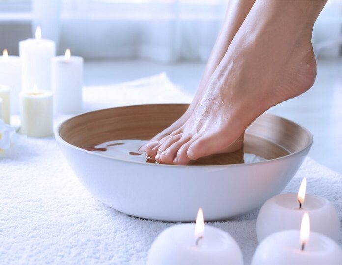 Hãy thêm lá tía tô vào nước ngâm chân để có thêm một cách thư giãn tốt cho bàn chân của bạn (Nguồn: Internet(