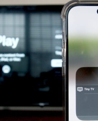 AirPlay có khả năng chuyển nội dung từ màn hình thiết bị Apple sang màn hình lớn (Ảnh: Internet)