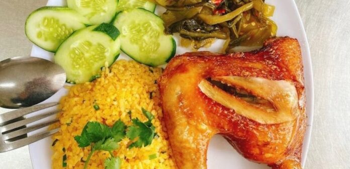 Cơm Gà Xối Mỡ Hiền Ký - ẩm thực cơm gà Sài Gòn ( Ảnh: Internet )