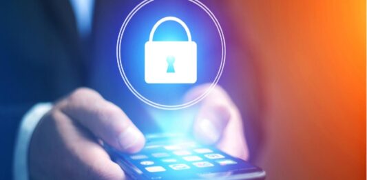 Kiểm tra điện thoại trước khi mua để đảm bảo an toàn (Ảnh: Internet)