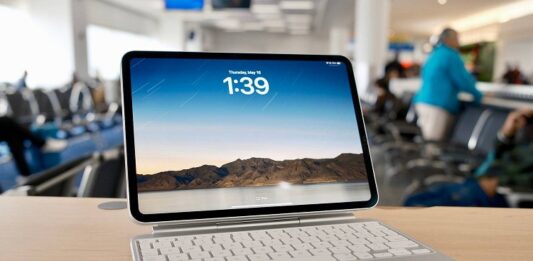 iPad Pro (M4) với bàn phím Magic của Apple (Ảnh: Internet)