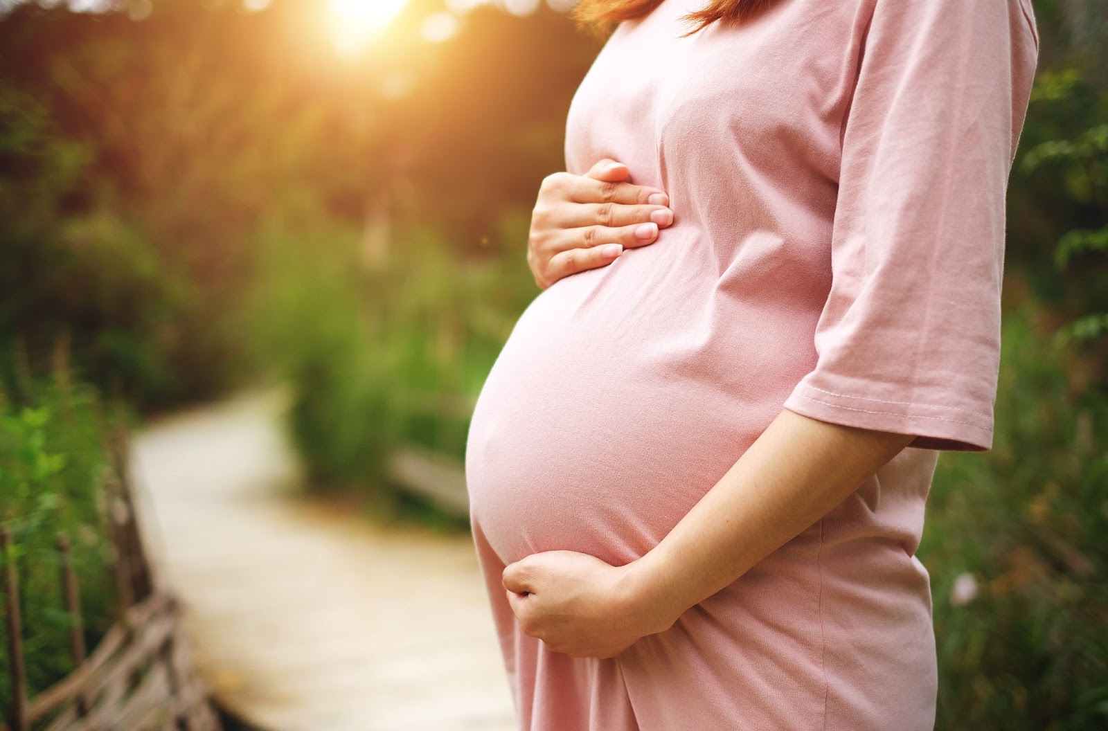 Kiêng kỵ khi mang thai: Tránh chụp ảnh nửa thân, chụp đen trắng