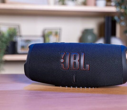 Loa di động JBL Charge 5 (Ảnh: Internet)