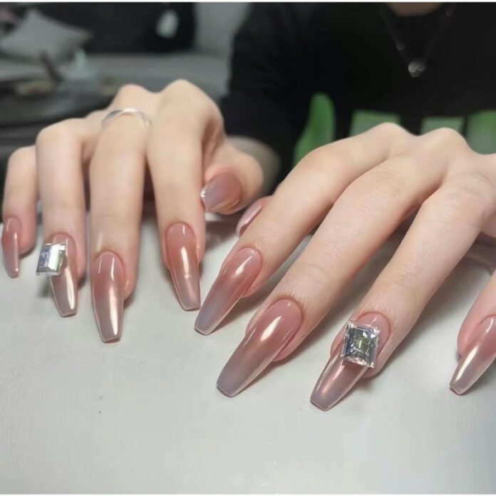 Mẫu nail 2025 đẹp thanh lịch (Ảnh: Internet)