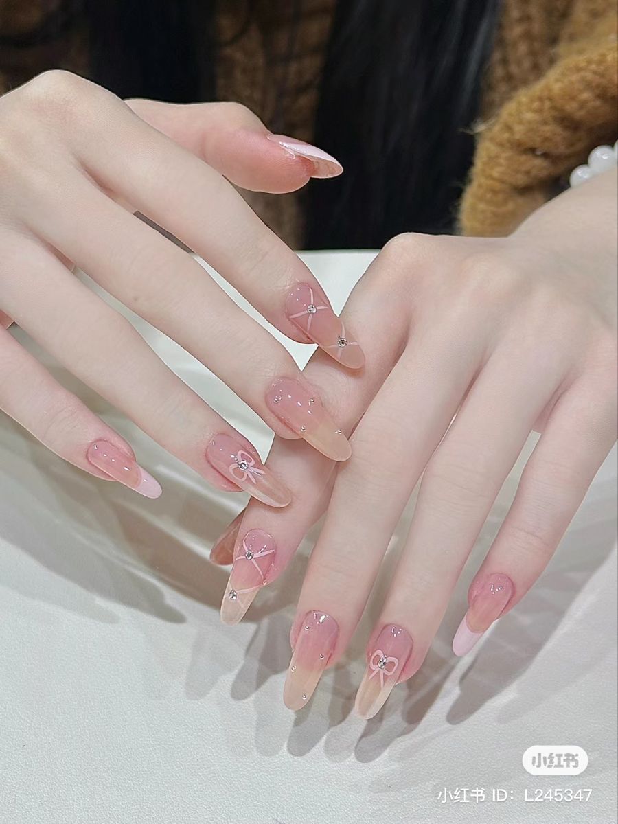 Mẫu nail 2025 đẹp thanh lịch (Ảnh: Internet)