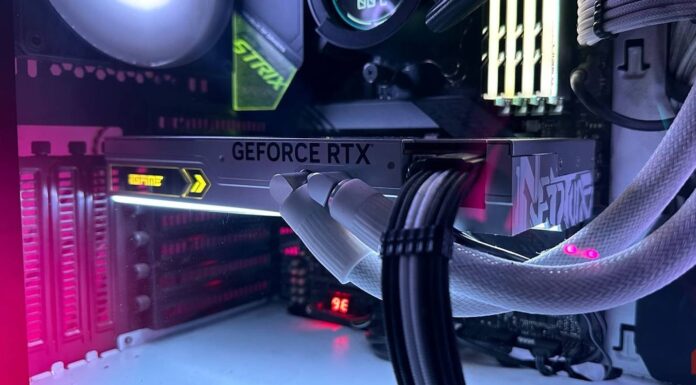 Card đồ họa GeForce RTX 4090 làm mát bằng chất lỏng (Ảnh: Internet)