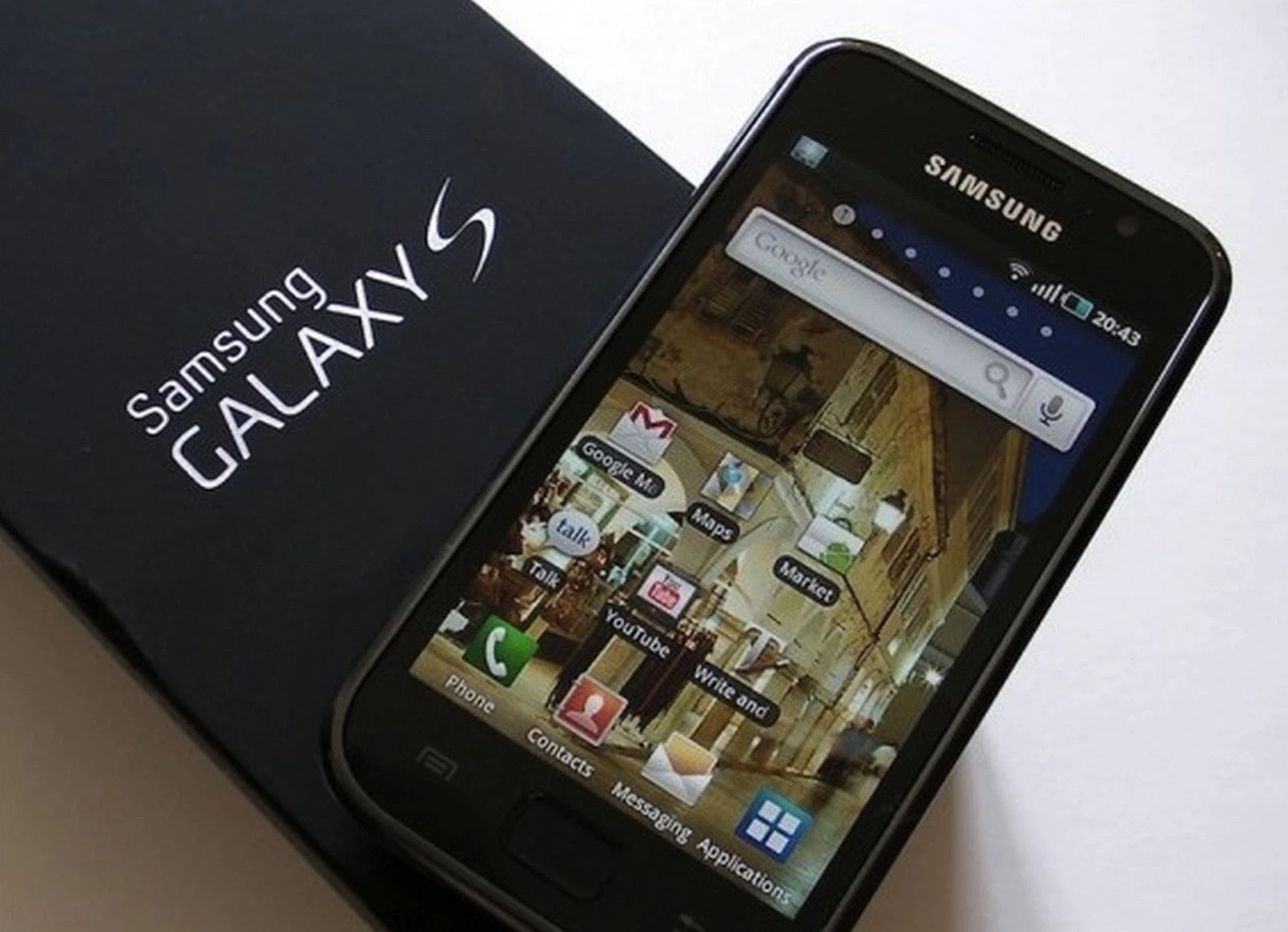 Samsung Galaxy S - chiếc điện thoại thông minh quan trọng nhất trong lịch sử của Samsung (Nguồn: Internet)