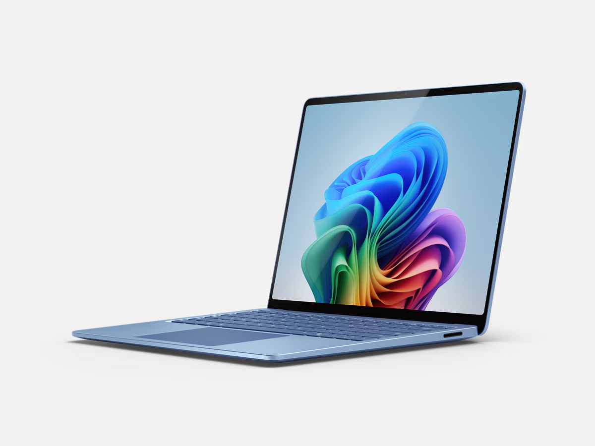 Surface Laptop 7 có màn hình khá sắc nét và đẹp mắt (Ảnh: Internet)