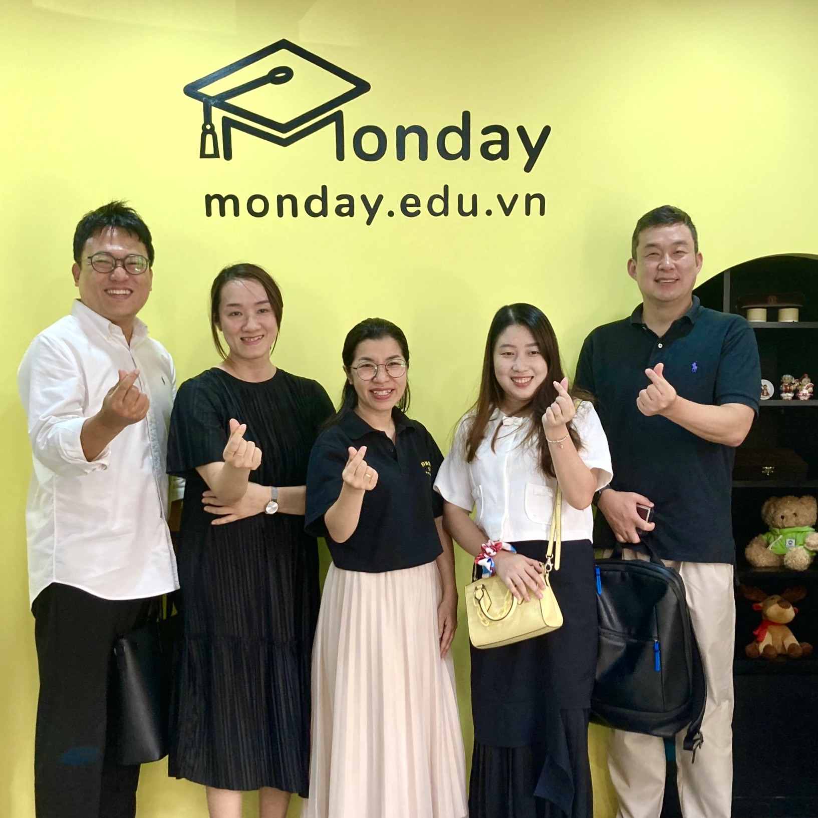 Du học Hàn Quốc và Hàn Ngữ Monday