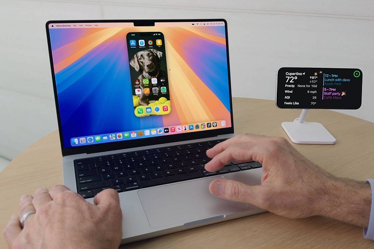 MacBook Pro chạy hệ điều hành macOS Sequoia với tính năng chiếu màn hình iPhone (Ảnh: Internet)