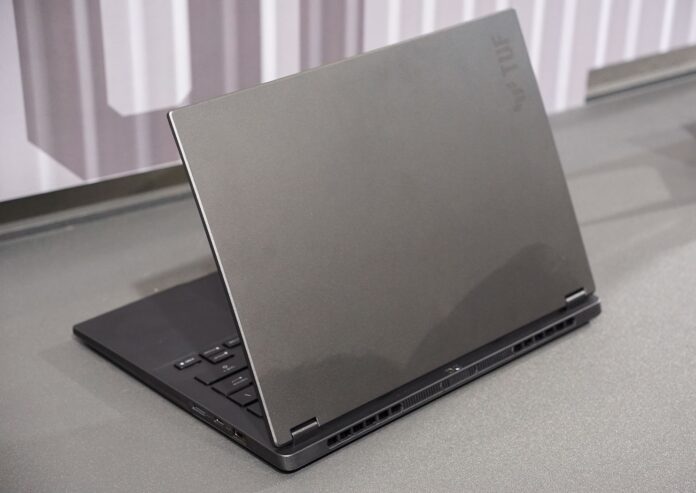 A14 (2024) chỉ nặng 1,46kg, biến nó thành một trong những laptop gaming 14 inch nhỏ gọn nhất hiện nay, sánh ngang với MacBook Pro M1 (2020) (Ảnh: Internet)