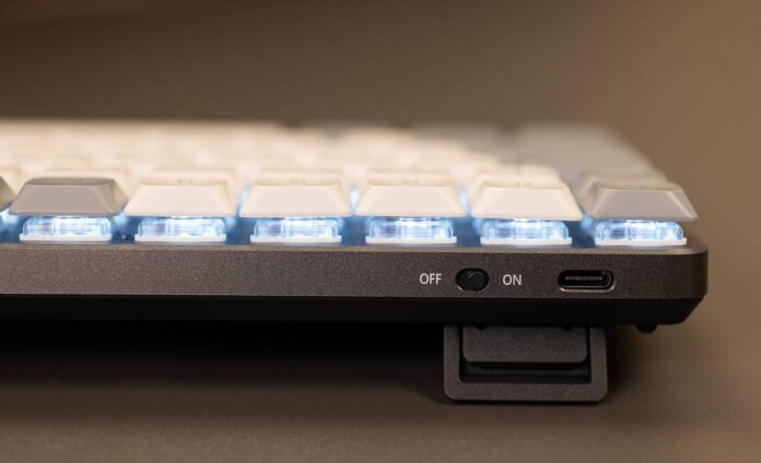 Mặt trước của bàn phím Satechi SM1 Slim với đèn nền (Ảnh: Internet)