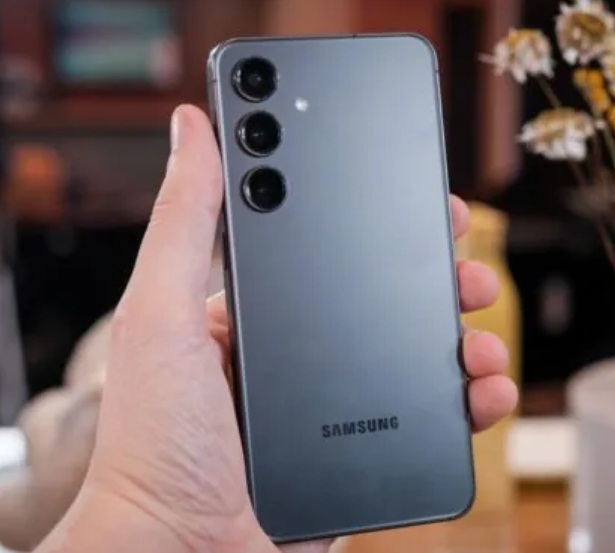 Điện thoại Samsung Galaxy S24 màu xám (Ảnh: Internet)