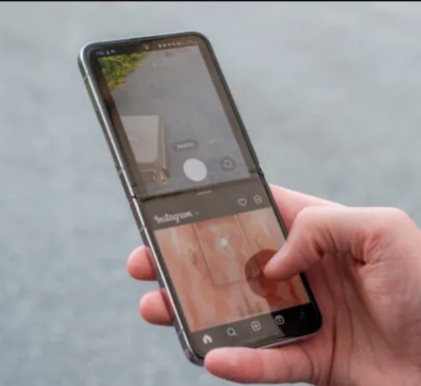 Điện thoại Galaxy Z Flip 5 khi mở ra (Ảnh: Internet)