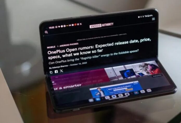 Điện thoại OnePlus Open ở chế độ laptop (Ảnh: Internet)