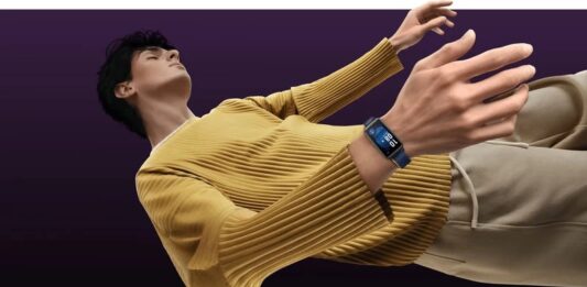 Huawei Band 9 vừa là một chiếc đồng hồ, vừa là một chiếc vòng thông minh và cũng vừa là một món phụ kiện thời trang bắt mắt (Nguồn: Internet)
