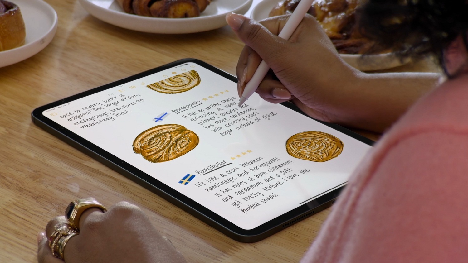 Viết trên màn hình iPad bằng bút cảm ứng Apple Pencil (Ảnh: Internet)