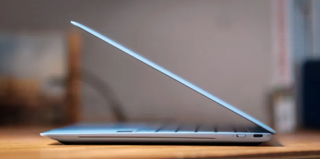 Laptop Huawei MateBook X Pro 2024 có thiết kế rất mỏng (Ảnh: Internet)