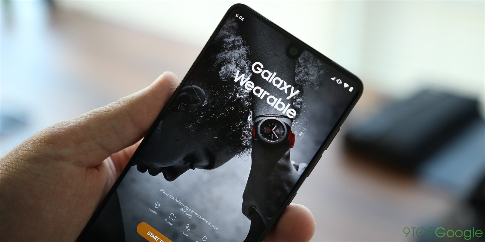 Người dùng có thể dễ dàng tải xuống và cài đặt bản cập nhật này thông qua ứng dụng Galaxy Wearable trên điện thoại thông minh của mình (Ảnh: Internet)
