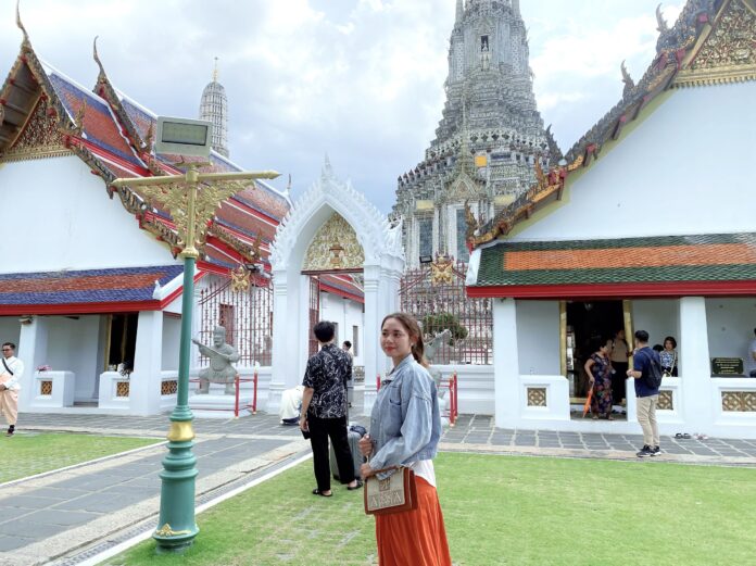 Khu vực cổng của chùa Wat Arun. (Ảnh: Kim Cúc)