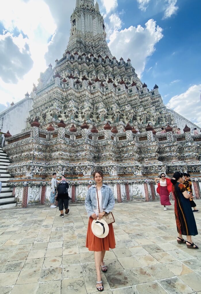 Vẻ đẹp của tháp chính của chùa Wat Arun. (Ảnh: Kim Cúc)