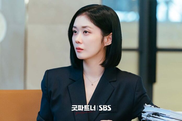 Jang Nara trở thành luật sư ly hôn giỏi nhất Hàn Quốc trong Good Partner (Ảnh: Internet)
